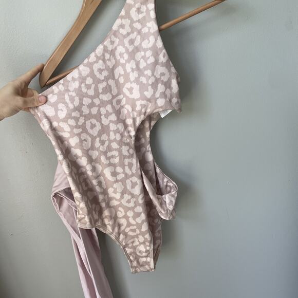 Pink Lily Boutique One Piece Womens Swim Suit leopard One Shoulder Tie‎ Sz Small - Picture 3 of 10